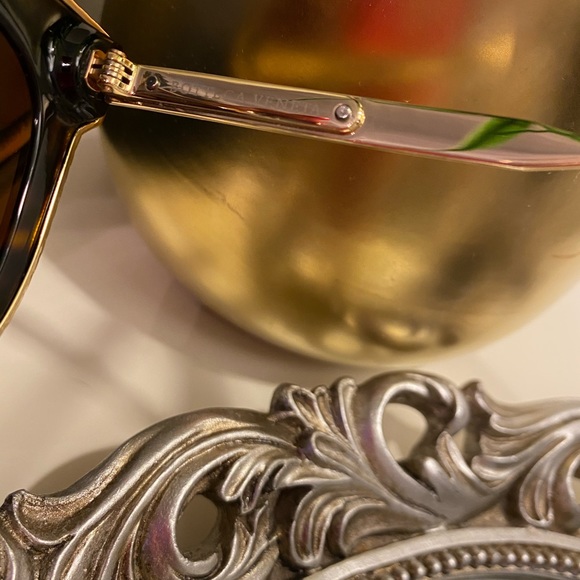 Bottega Veneta Sunglasses 😎 - Picture 7 of 10